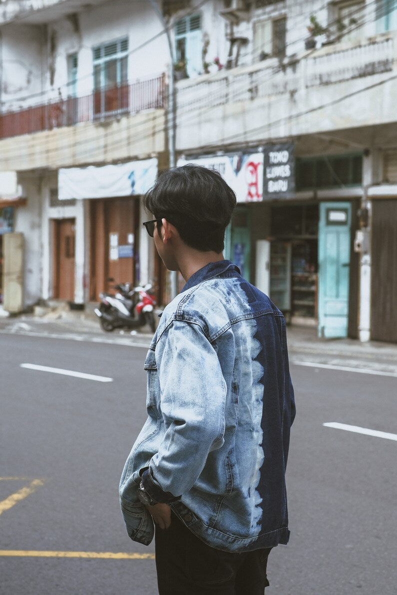 Combine navy blue denim jacket korean style street art skater outfit ideas